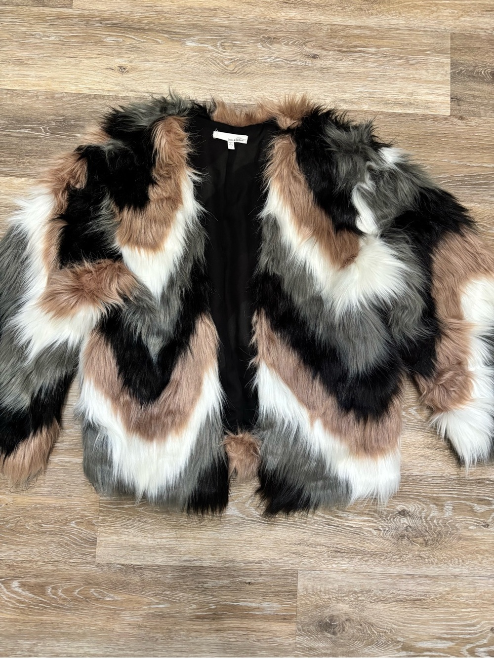 june & hudson Faux Fur Chevron Jacket - Picture 3 of 4